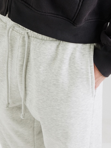 WEEKDAY Tapered Bukser 'Classic' i grå