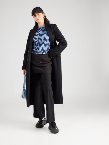 Tricou 'VYA-LS18' de la SISTERS POINT pe albastru