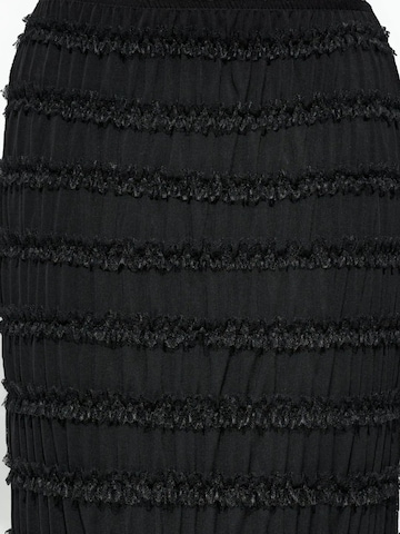 Hiccup Skirt in Black