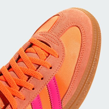 ADIDAS ORIGINALS Низкие кроссовки 'Handball Spezial' в Оранжевый