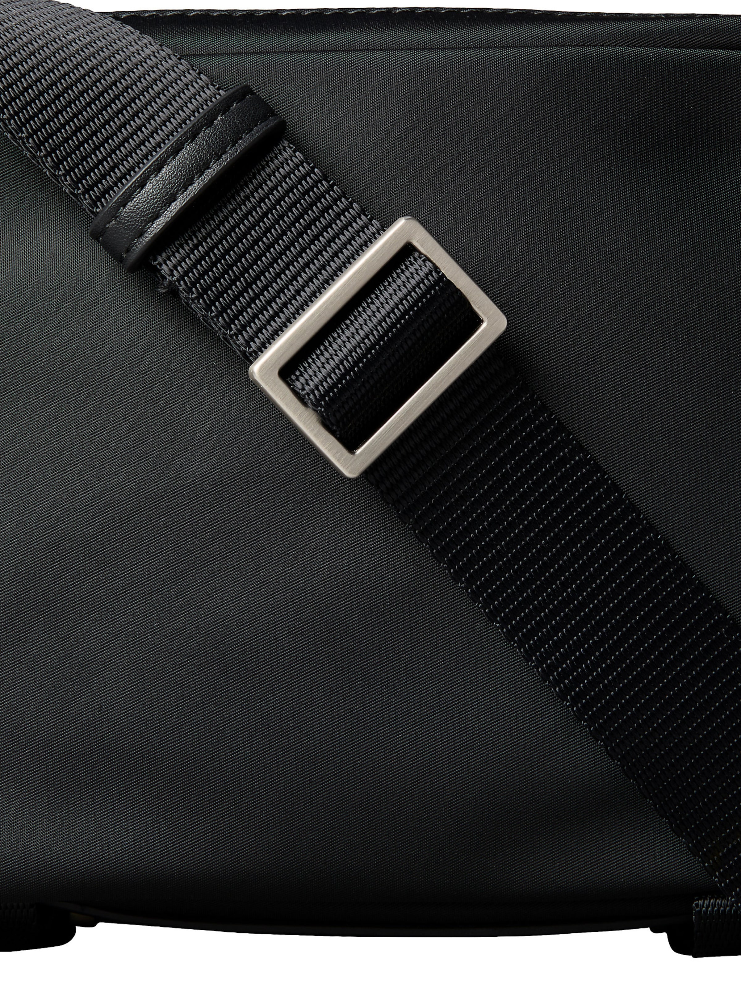 Calvin Klein Crossbody Bag in Black