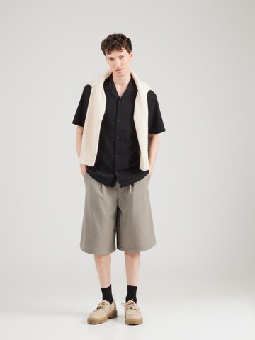 juoda QS Standartinis modelis Marškiniai