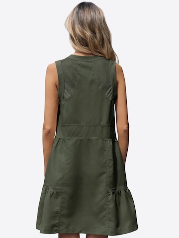 Rochie de la Imily Bela pe verde