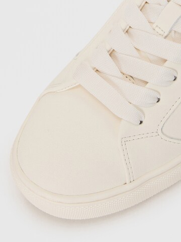 Sneaker low 'Morrie' de la HUGO pe alb