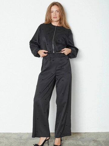 Veste mi-saison 'Clover' co'couture en noir