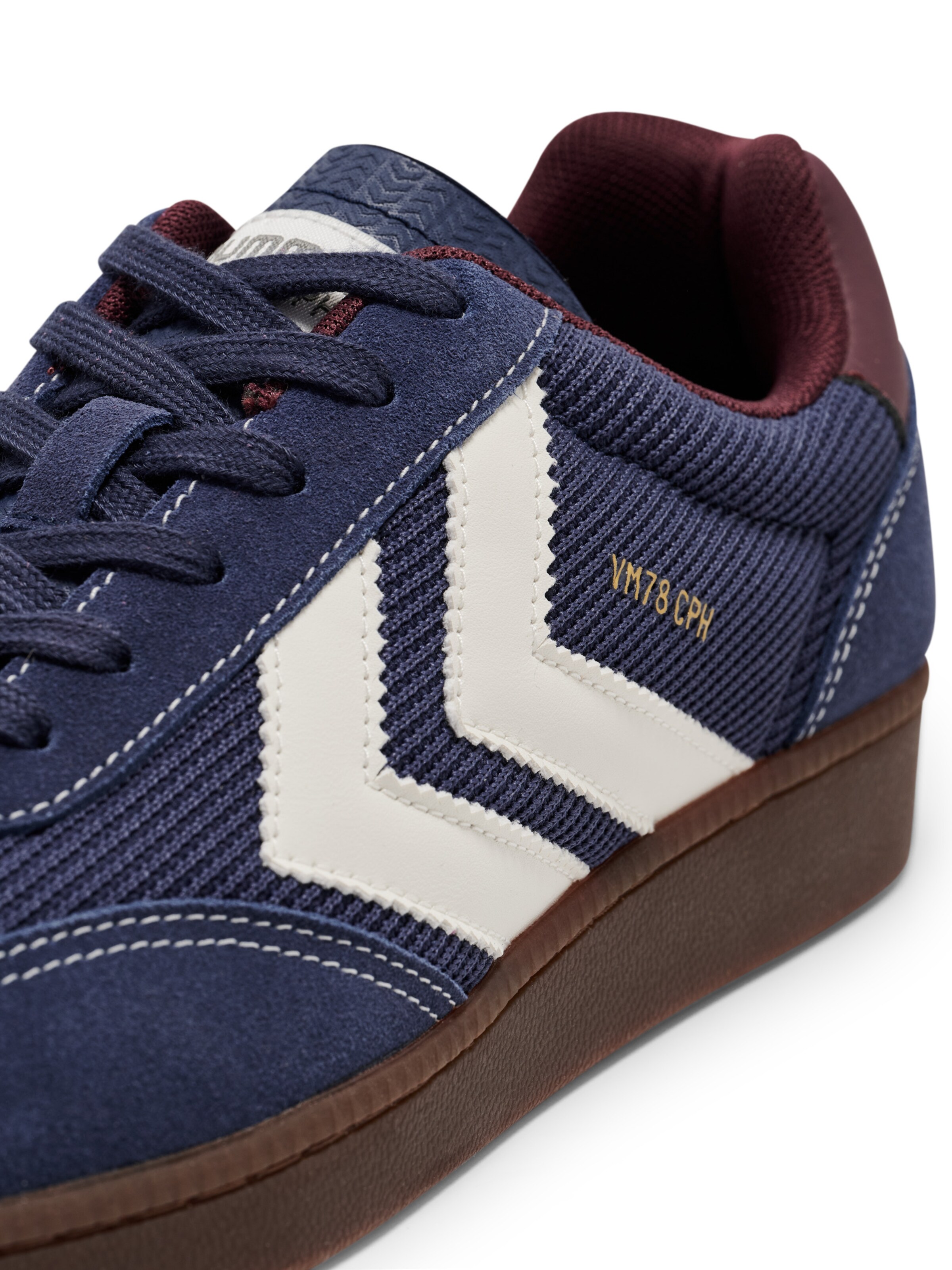 Hummel Sneakers in Blue