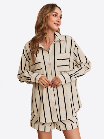 Pantaloni scurți de la Imily Bela pe portocaliu: față