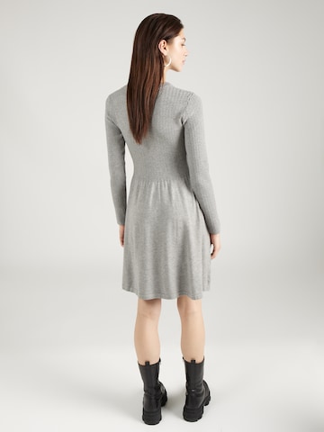 Robe 'Claire' ABOUT YOU en gris