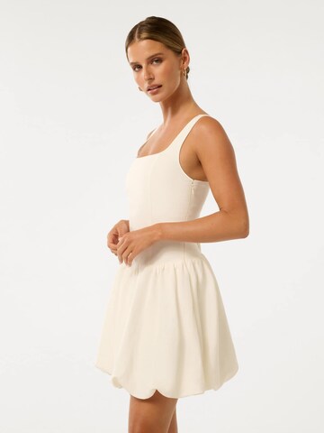 Forever New Petite Klänning 'Heidi' i vit