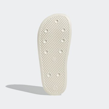 ADIDAS ORIGINALS Pantolette 'Adilette' i vit