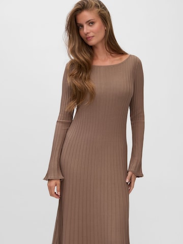 Robes en maille VERO MODA en marron