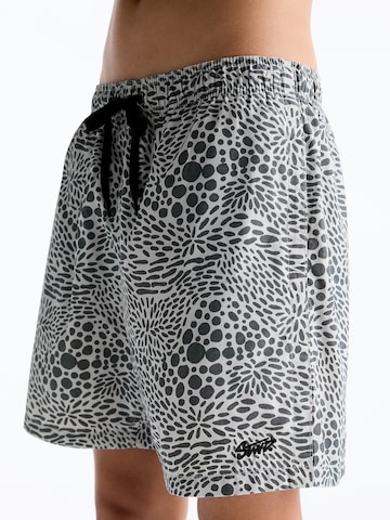 Pull&Bear Badeshorts in Grau