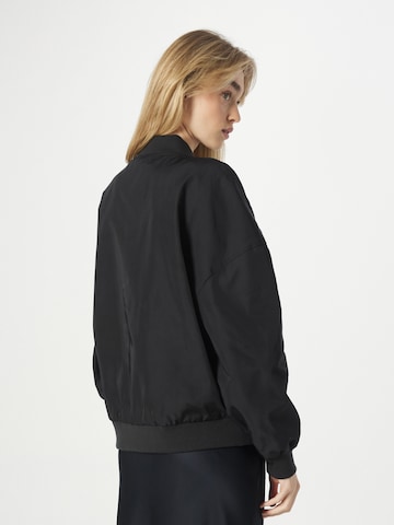 Urban Classics Jacke in Schwarz