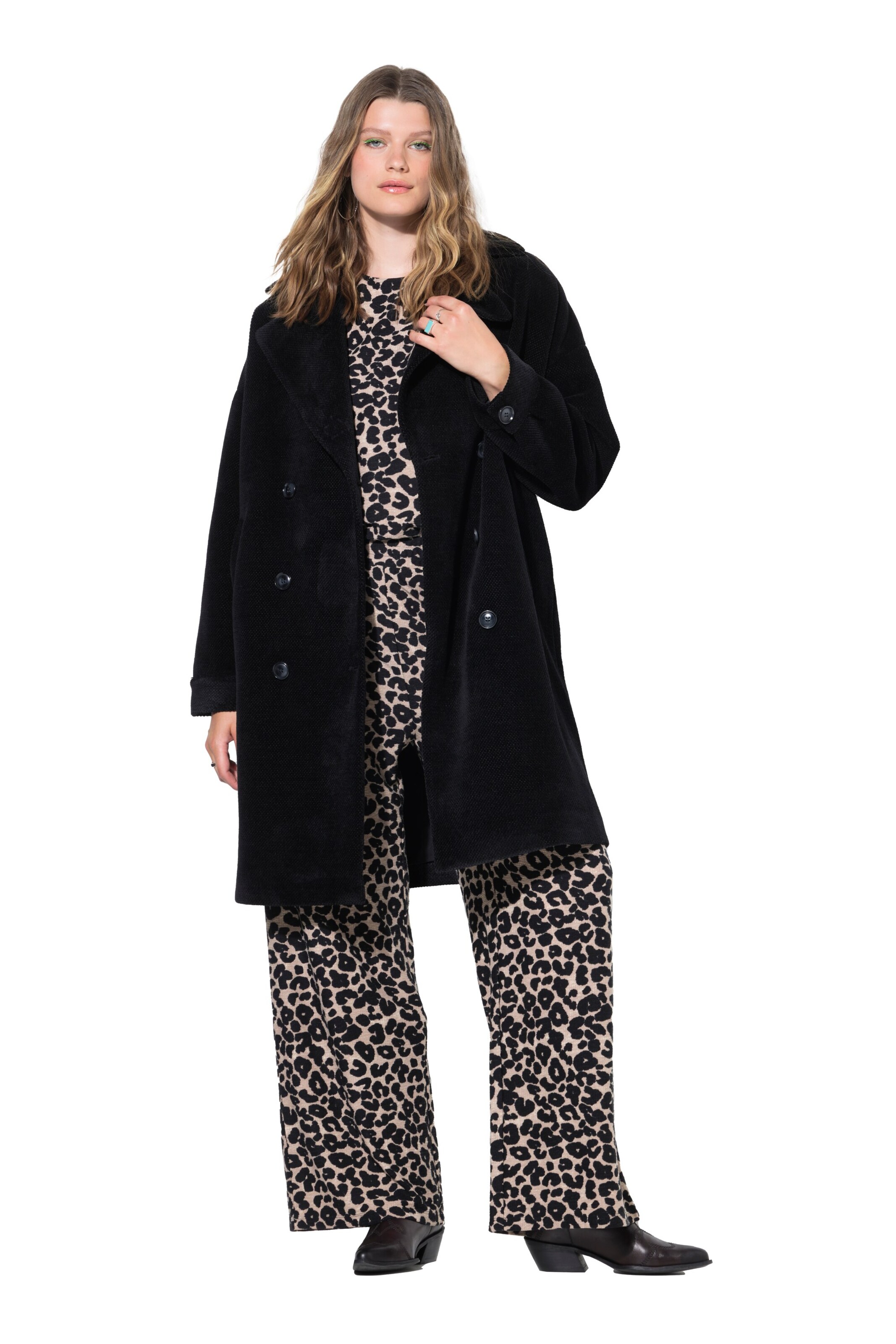 Studio Untold Winter coat in Black: front