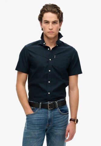 Coupe regular Chemise Superdry en bleu : devant