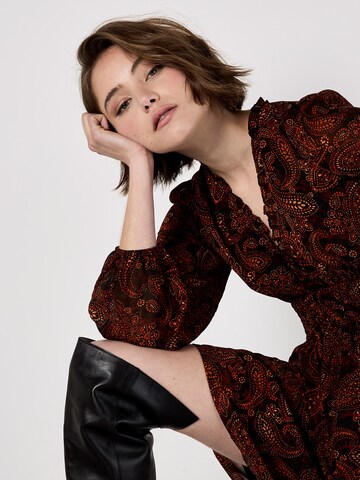 Robe Apricot en noir