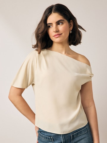 Next Blus i beige: framsida