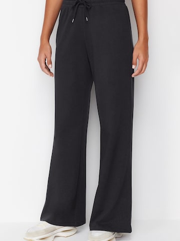 Wide leg Pantaloni di Trendyol in grigio: frontale