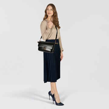 Coccinelle Schoudertas 'C-Me ' in Zwart