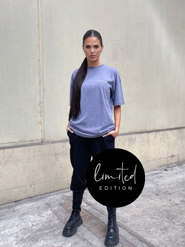 ABOUT YOU Limited T-Shirt 'Leslie' by Mimoza in Blau: Vorderseite