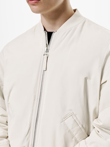 Veste mi-saison Pull&Bear en blanc