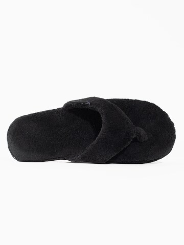 Minnetonka Slip-ons 'Olivia' in Black
