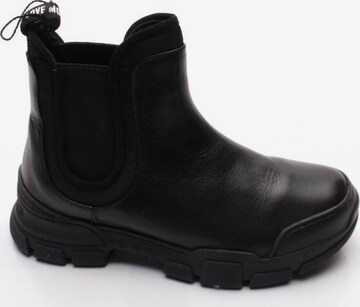 Love Moschino Dress Boots in 38 in Black: front