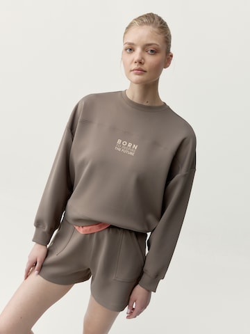 Born Sweatshirt 'Lionel' in Grau: Vorderseite
