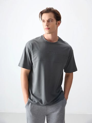 T-Shirt Tommy Life en gris : devant
