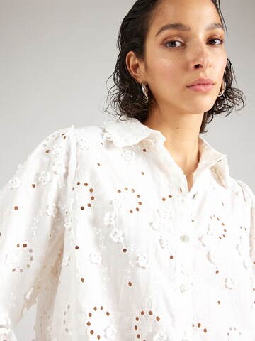 Camicia da donna 'APLICA' di Y.A.S in bianco