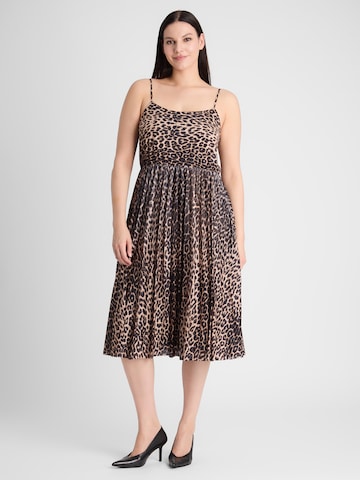 Rochie 'Silke' de la Guido Maria Kretschmer Curvy pe maro: față