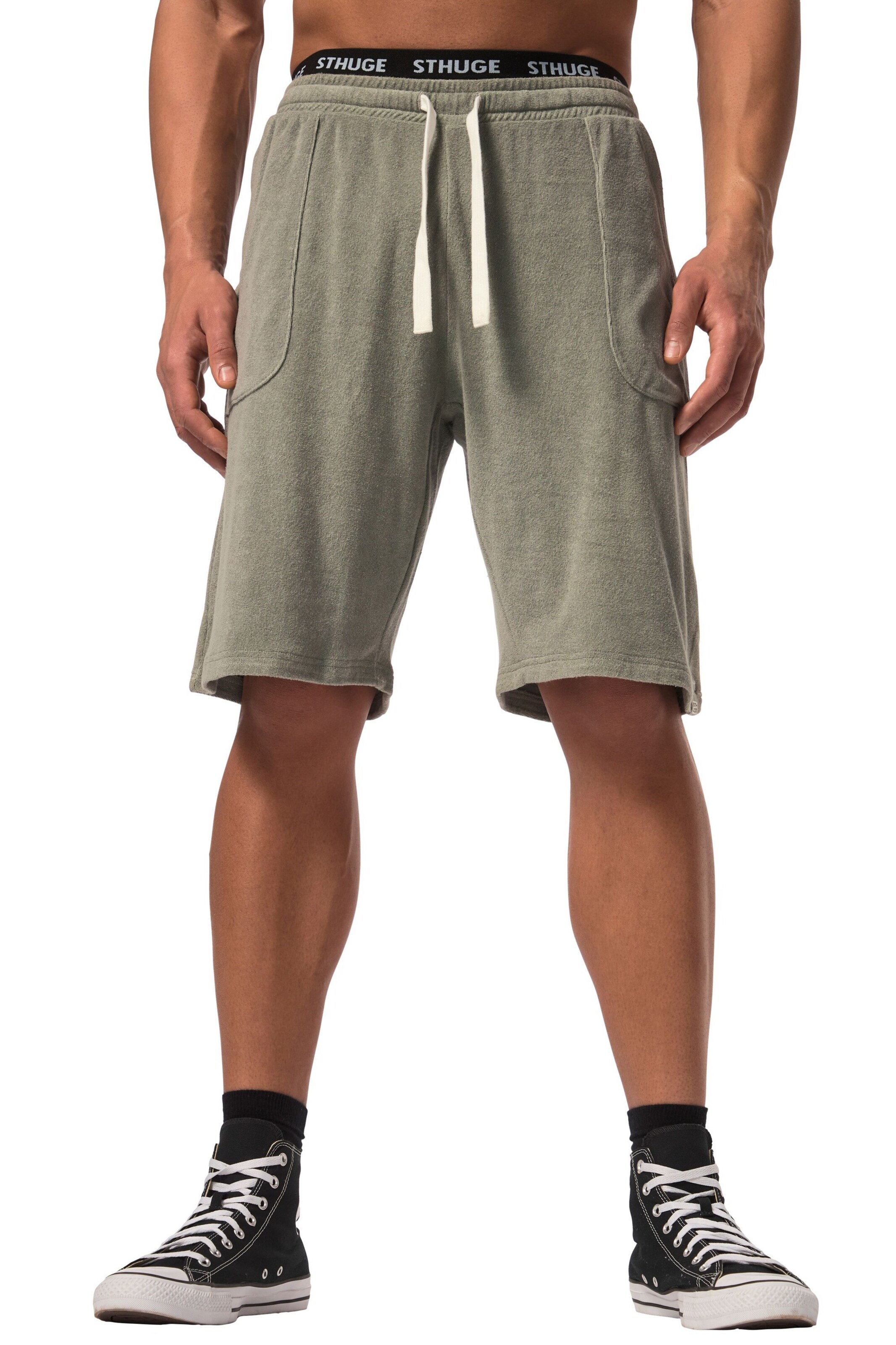 STHUGE Regular Trousers in Green: front