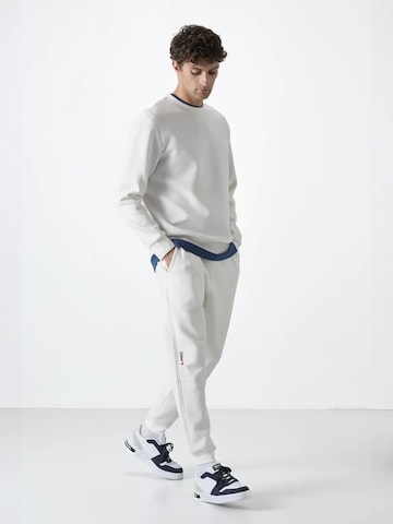 Tommy Life - Skinny Calças de desporto 'Jogginghose' em branco