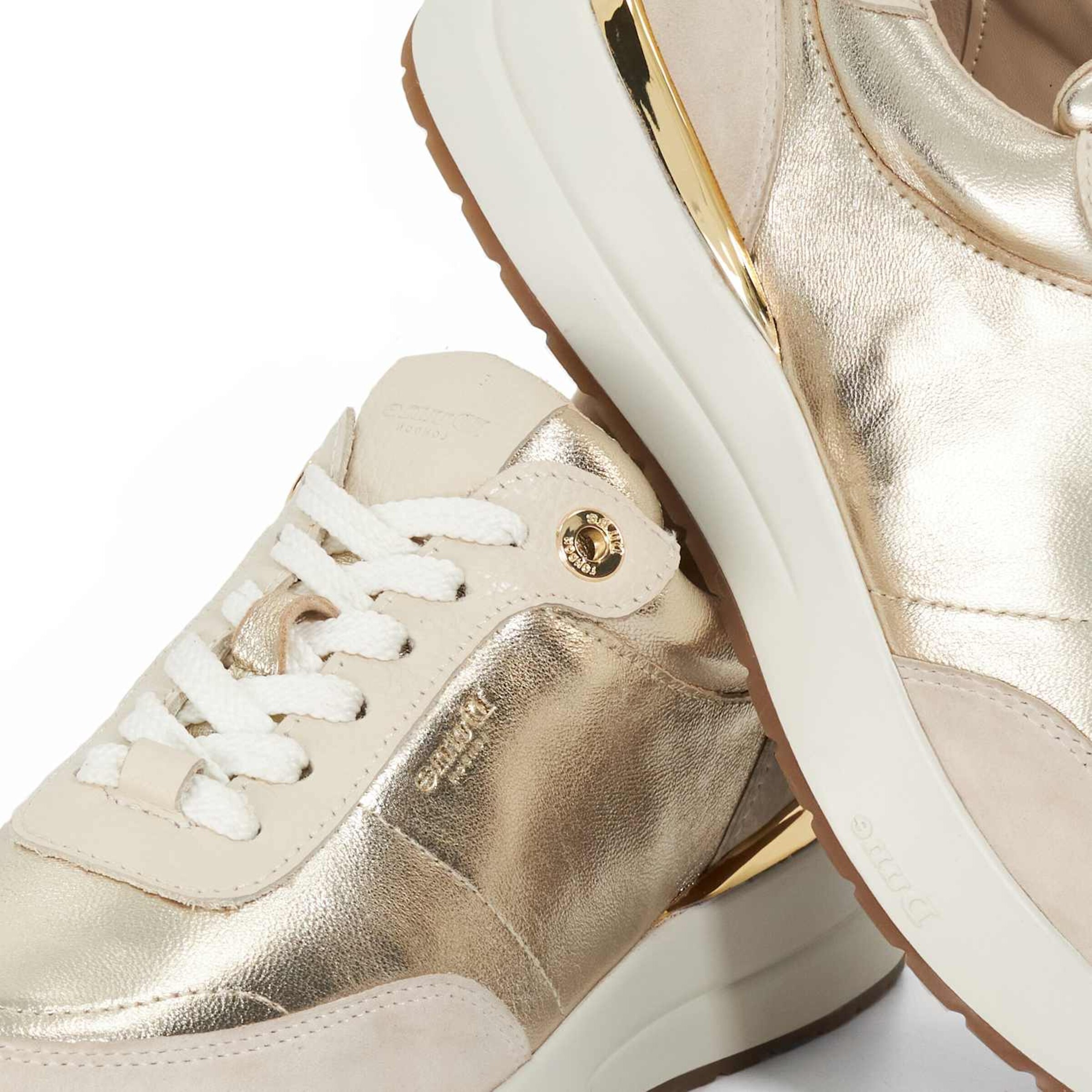 Dune LONDON Sneakers laag 'Emotion' in Goud
