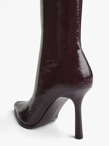 Botine de la Bershka pe roșu