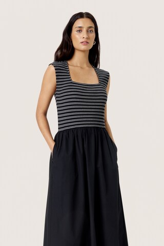 Robe 'Simone Phoebe' SOAKED IN LUXURY en noir