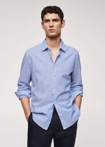 MANGO MAN Slim fit Button Up Shirt in Blue: front