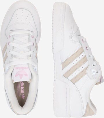 ADIDAS ORIGINALS Låg sneaker 'Rivalry' i vit