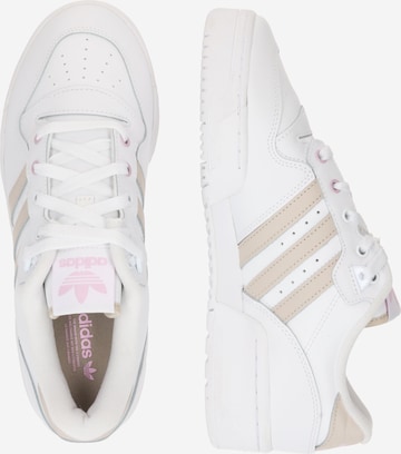 ADIDAS ORIGINALS - Sapatilhas baixas 'Rivalry' em branco