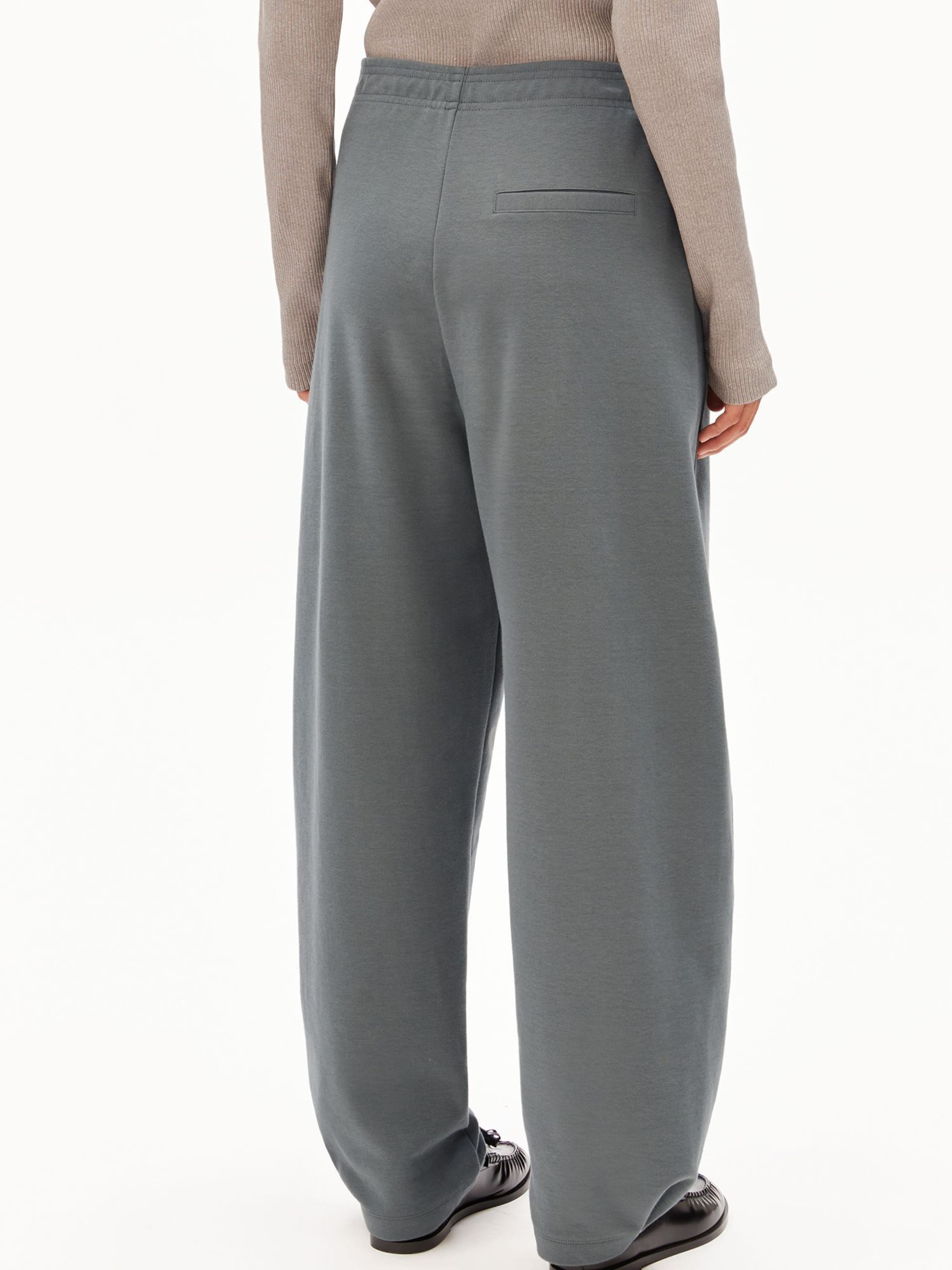 ARMEDANGELS Loosefit Broek in Grijs: voorkant