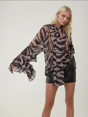 Hiccup Bluse in Schwarz: Vorderseite
