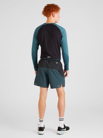 NIKE Regular Sportshorts 'SECONDSUNRISE' in Grün