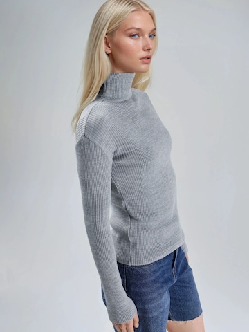 My fashion Pullover in Grau