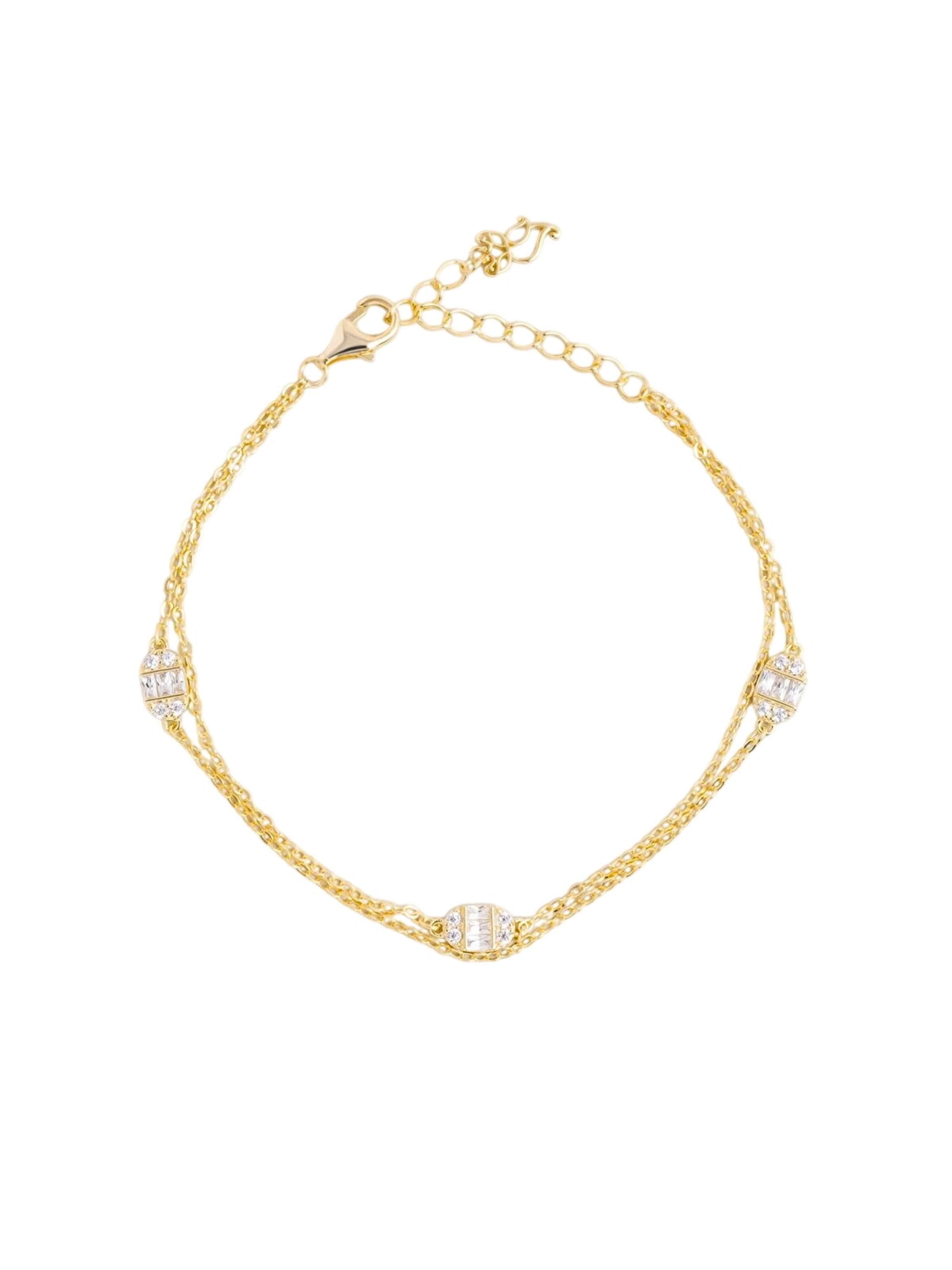 So Chic Bracelet in Gold: front