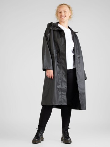 Manteau mi-saison 'RAYA' Selected Femme Curve en noir