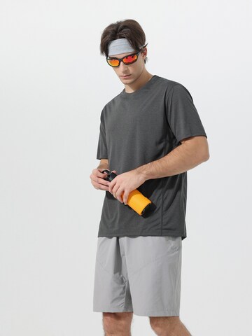 YOUTHUP Performance Shirt 'Feuchttrans' in Grey