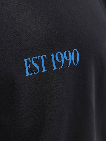 JJ Rebel - Camiseta 'JREBMILES' en negro