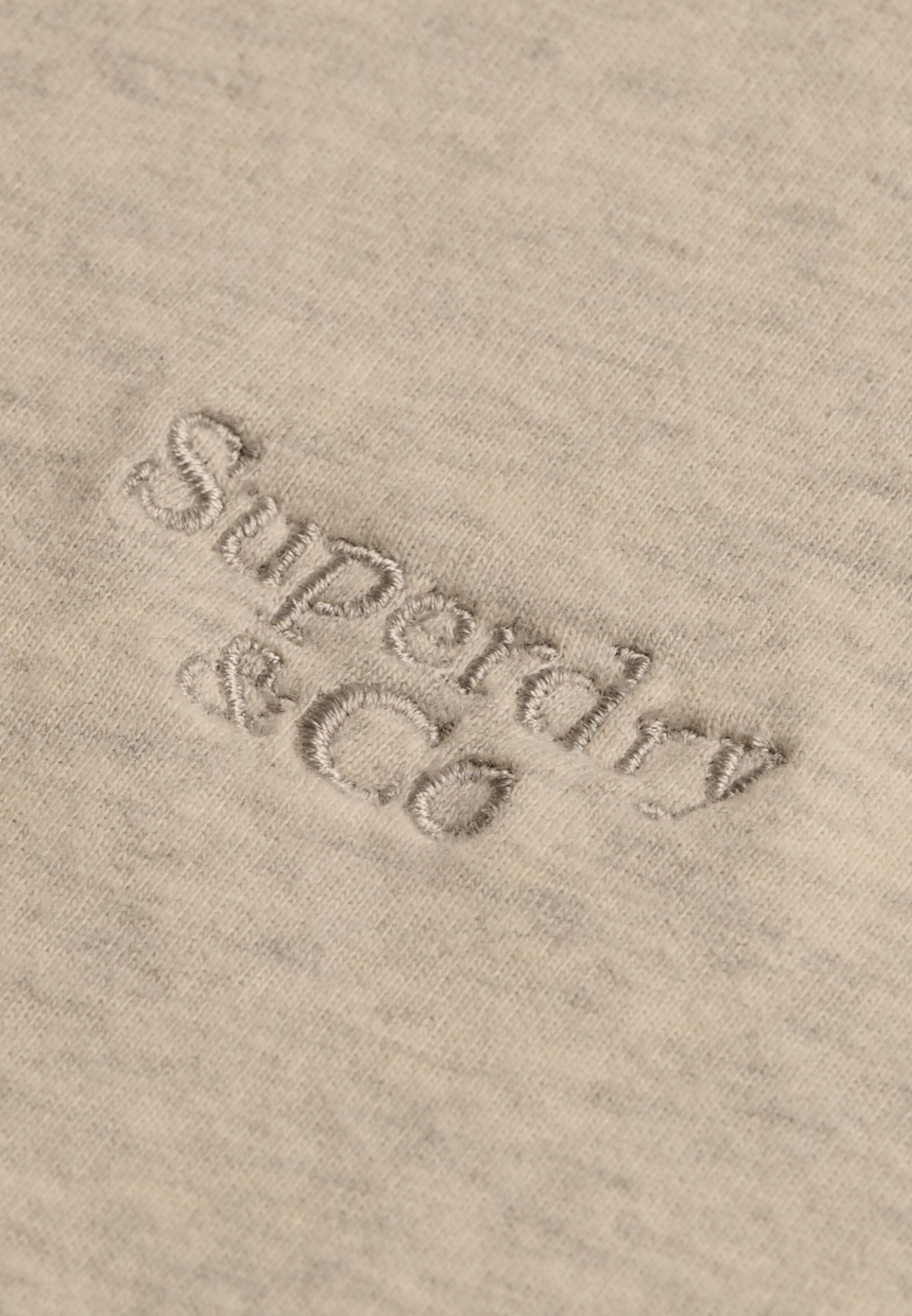 Superdry & Co T-Shirt 'Essential Serif' in Grau