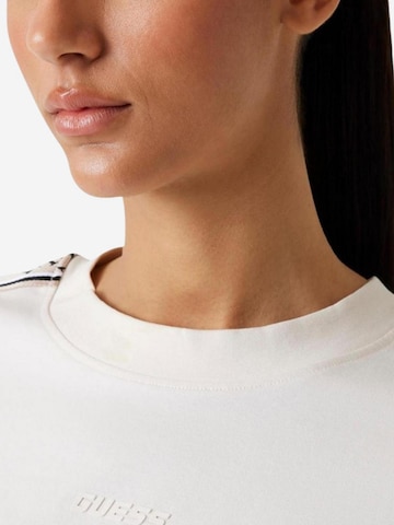 Top 'BRITNEY CROP TEE V3RI08 I3Z14' di GUESS in beige