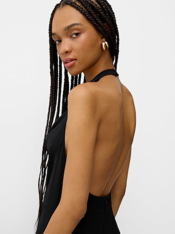 Salopeta de la Bershka pe negru